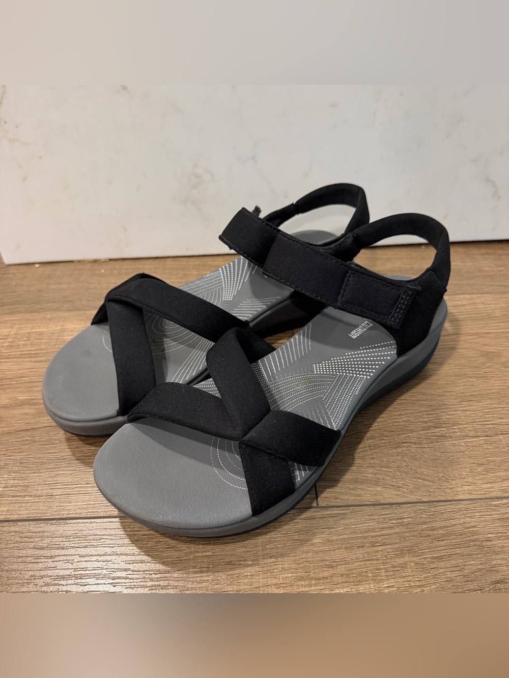 Clarks cloudsteppers cushion soft Women's Black Strappy Sandals, 9